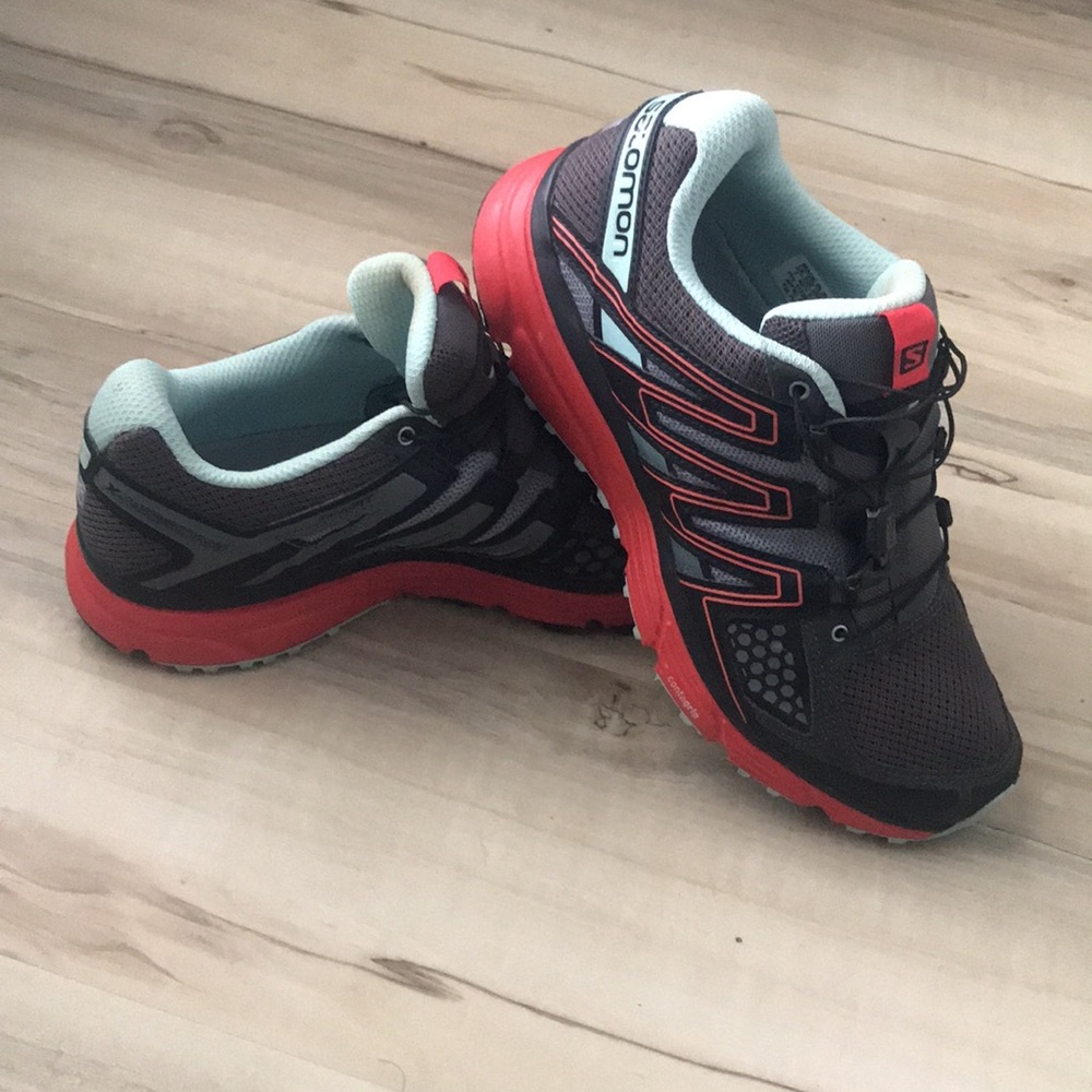 Women’s Salomon XR Mission 1 Trail Runners Size 8.5 .EUC like new